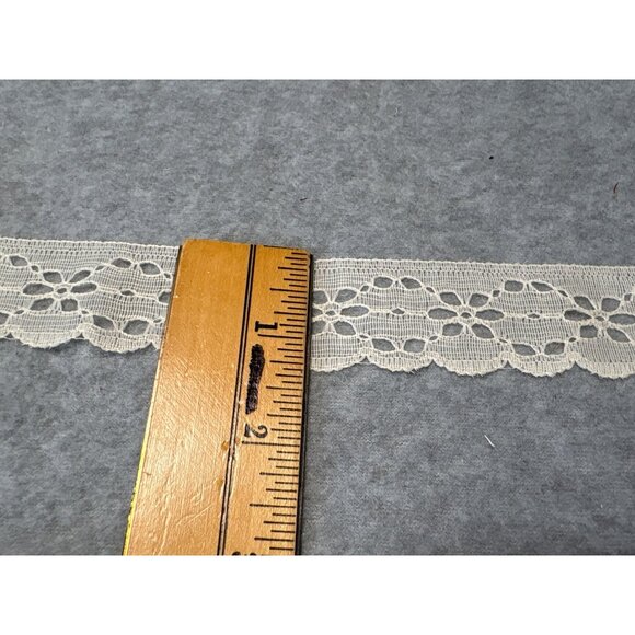 Vintage Ivory Floral Lace Trim 1.5" wide x 3 yards Long for Sewing Crafts - Picture 3 of 5